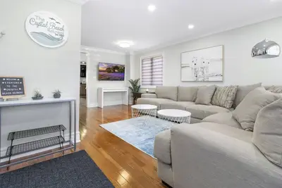 Image de Relax at the Crystal Beach Retreat - 6 min walk to the Beach!