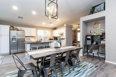 Image de ~Glendale's Desert Daze~ 10 min to Stadium & Spring Training