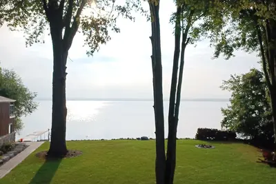 Image de Unplug at the Point: relax and recharge at your own private lakefront paradise