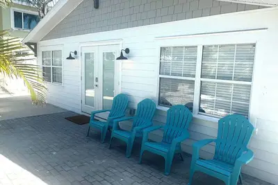 Image de Cozy Holmes Beach Cottage - 3/2 - 1 block from beach!