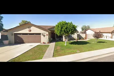 Image de 0. 5 miles from Superbowl Stadium