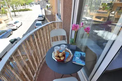 Image de Location de vacances à Roses, Costa Brava : Confortable appartement 1 chambre à 300 mètres de la plage. Parfait pour des vacances à la mer.