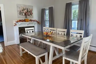 Image de Beautiful historic home centally located to so many fun attractions!