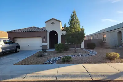 Image de Two minutes from State Farm Stadium and Tanger outlets!