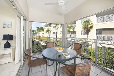 Image de Regal Beach Club #322 - 2br Ocean View 7 Mile Beach