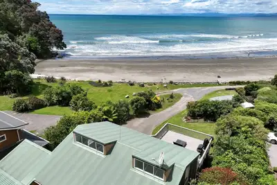 Image de Surfs Reach - a stunning beachfront retreat