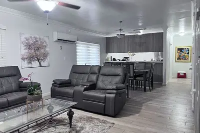 Image de Spacious Cable Beach condo #4 with pool near beach Vrbo