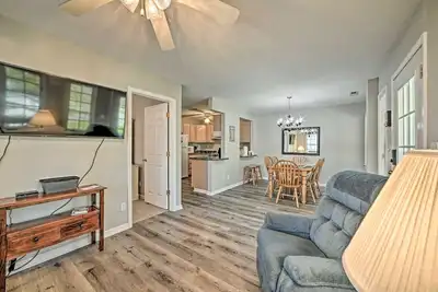 Image de Lake Retreat with Deck near Marina