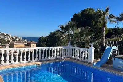 Image de Villa avec piscine privée et vue imprenable sur la mer!