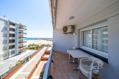 Image de Appartement à Torredembarra: 2 chambres, clim, WiFi, parking, face à la mer