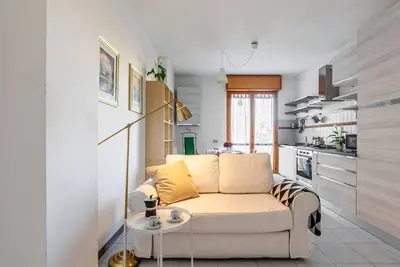 Image de Cozy Apartment near the Hospital with 2 Balconies!