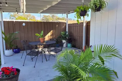 Image de Garden House: Relaxing vibes & three miles to Img