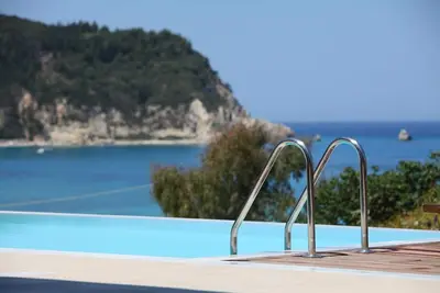 Image de Capro - New 5-bedroom villa with private pool and stunning view!
