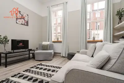 Image de Huge space in Liverpool -6 Apartments-sleeps 32