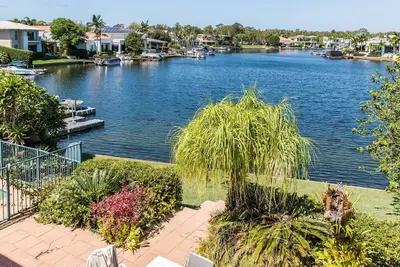 Image de The Waterfront - 4-bedroom waterfront home + pool