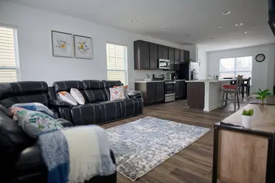 Image de An Elegant Home suitable for longer stays-Stay in our world of comfort and style