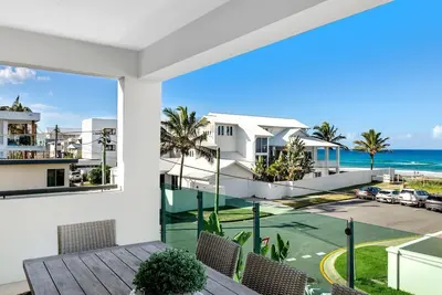 Image de Palm Salt - Pet Friendly Beachside Villa in Palm Beach - Linen Provided - Min. 3 Night Stays!