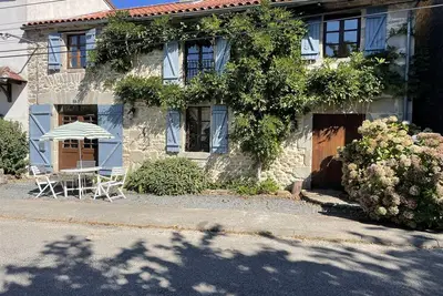Image de Former rustic bakery, four bedrooms, with pool in idyllic village