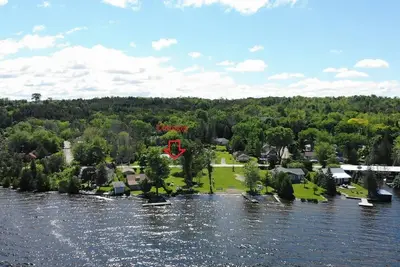 Image de Newly Renovated 2 Bedroom Cabin - Sandy Beach/Firepit/Boating & More