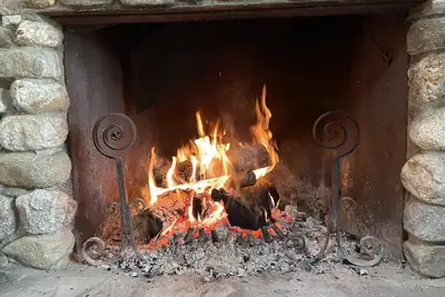 Image de Lakefront Home Rare & extraordinary with 250ft sandy beach. Privacy.