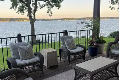 Image de Blue Sky Retreat Awesome 180 degree view of the lake private dock 1800 foot dec