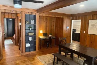 Image de Lake Cottage Mins To Downtown Completely Remodeled