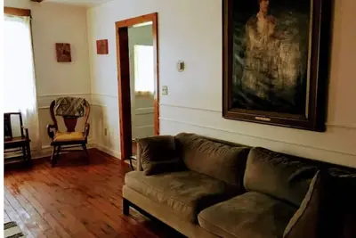 Image de Comfy, simple Hudson/Bard area farmhouse