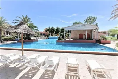 Image de Appartement T2 avec parking et piscine dans la résidence à 5min de la plage