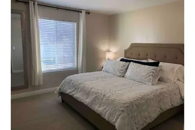 Image de All newly Updated 6-bedroom residential home.