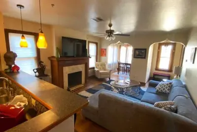 Image de Beautiful Cozy second floor condo