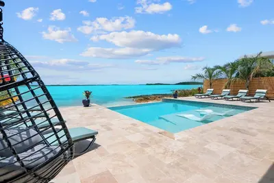 Image de Newly Built luxurious 5Bed 5Bath Beach Front Villa w/ infinity pool