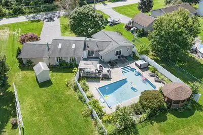 Image de Relaxing Pool & Hot Tub House near Rit Inn
