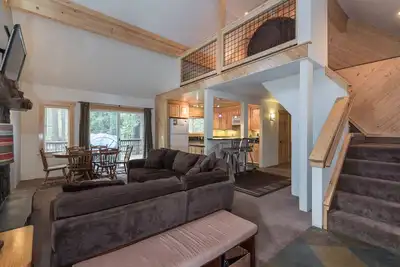 Image de Heart of West Shore; kid friendly; walk to lake; skiing, hiking, biking