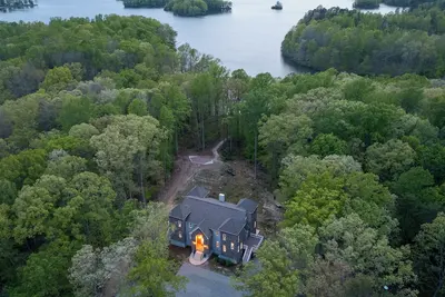 Image de Lake View Castle Retreat with Lake Access from Public Dock