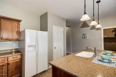 Image de House completely furnished, (Pet friendly) backyard sunset view