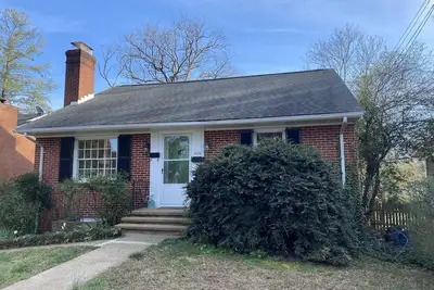 Charming 2 bedroom Brick Cottage in Charlottesville, minutes from Scott Stadium