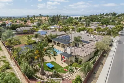 Image de Hidden Gem of SoCal: Game Room, Pool, Spa, & Resort Backyard!
