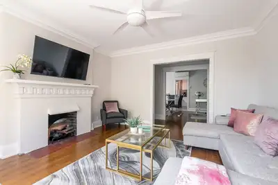 Image de Bright & Spacious 2br Apartment near Casa Loma