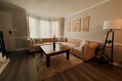 Image de Recently Renovated Two-story Condo!