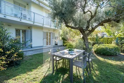 Image de Kompleto - Ground floor apartment with garden