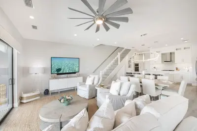 Image de Mahogany Villa 2-A - 4br Canal Front Villa & Pool