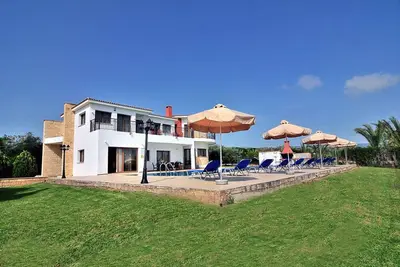 Image de Impressionnante Grande Villa Immense Piscine Chauffée Jardin