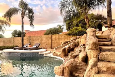 Image de The Wildflower · The Wildflower - Waterslide, Theater, B-ball