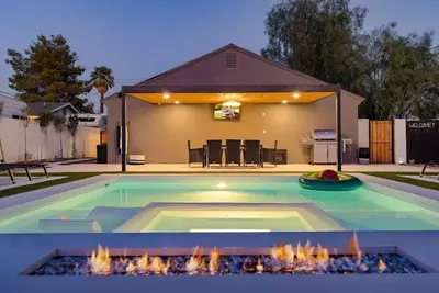 Image de New! The Hoover House - Pool, Spa, Bbq, Fire Pit
