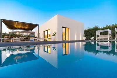 Image de My Rental Homes - Villa La Isla with salt water private pool with whirlpool