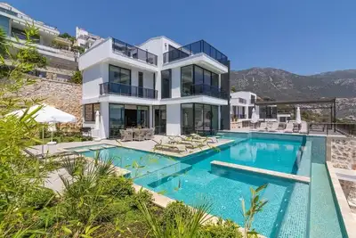 Image de Kalkan Kalamar Deniz Manzaralı 5+1 Lüks Villa