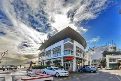 Image de Prince Wharf: Standard suite w/ Balcony, Skytower view