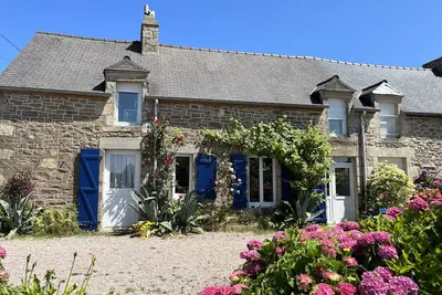 Image de Bienvenue en Côtes d'Emeraude! Maison en pierre à proximité de sentiers côtiers