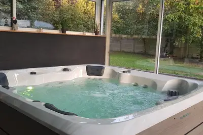 Image de Maison paisible avec jardin, terrasse, Jacuzzi