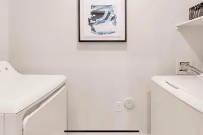 Image de Affordable Luxury apartment only 1. 9 miles from State Farm Stadium.